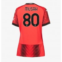 Camisa de Futebol AC Milan Yunus Musah #80 Equipamento Principal Mulheres 2023-24 Manga Curta